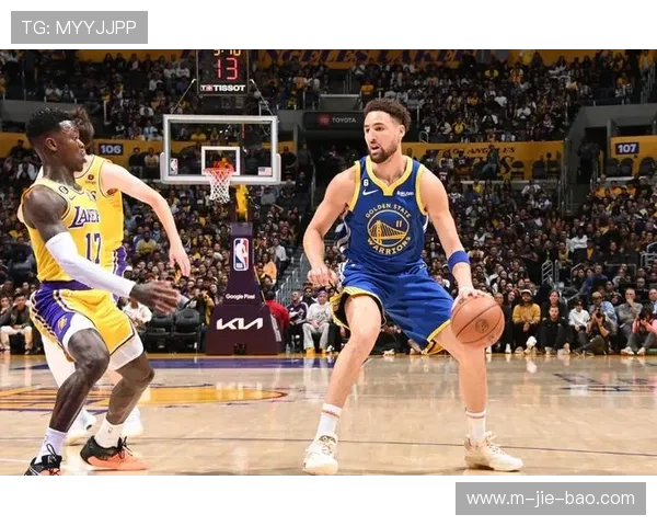 现代篮球进化趋势:速度与空间对决传统内线优势 现代篮球进化趋势:速度与空间对决传统内线优势